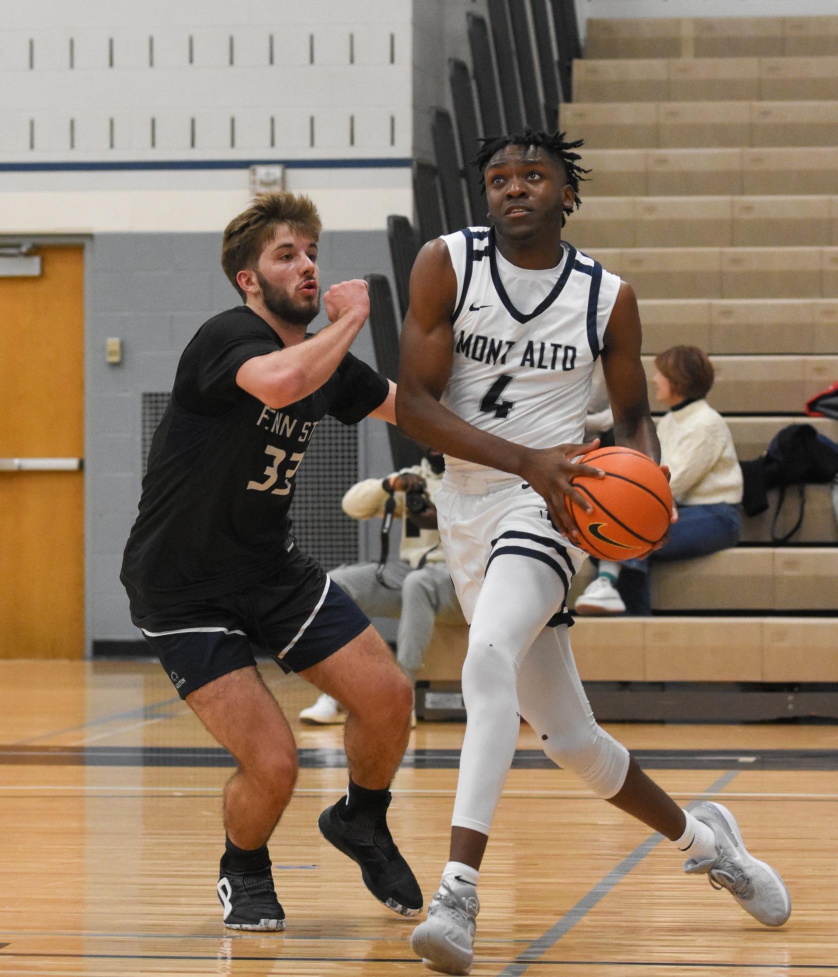 Comeback effort falls short in USCAA opening round game