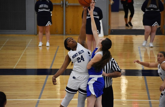Women’s Basketball Storm Past Crusaders For First Win of the Season