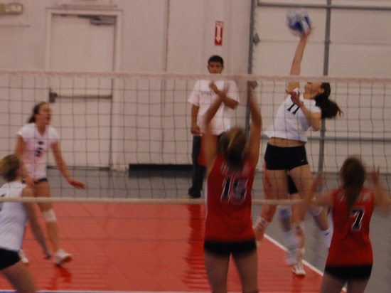 Volleyball Finishes First Day at Nationals